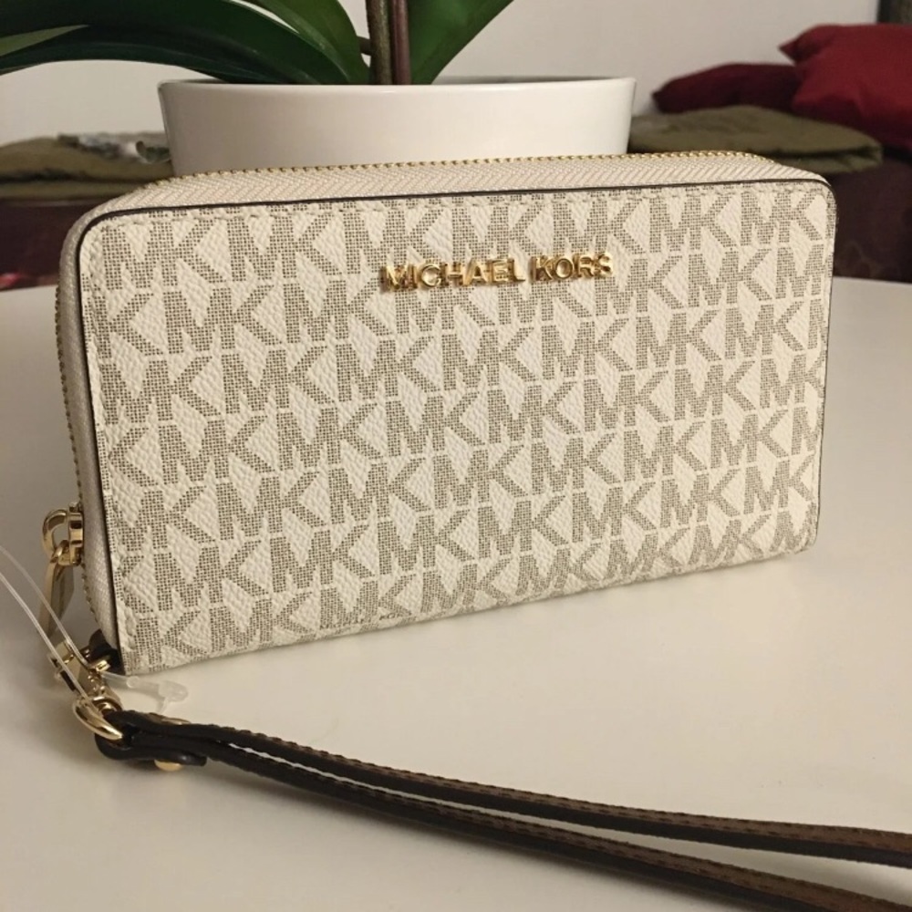 🌻NWT Michael Kors Jet Set travel large Wallet🌻